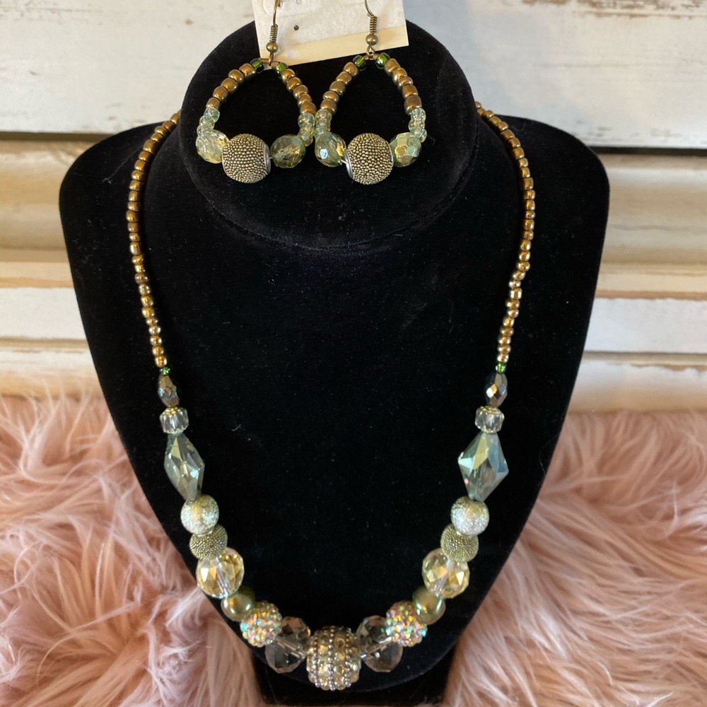 Handmade Beaded Necklace - Picture 4 of 4